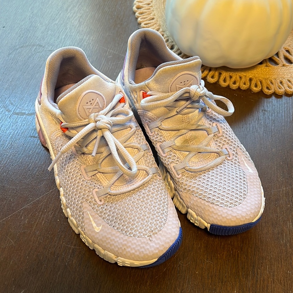 SZ 7 Womens Nike Metcon